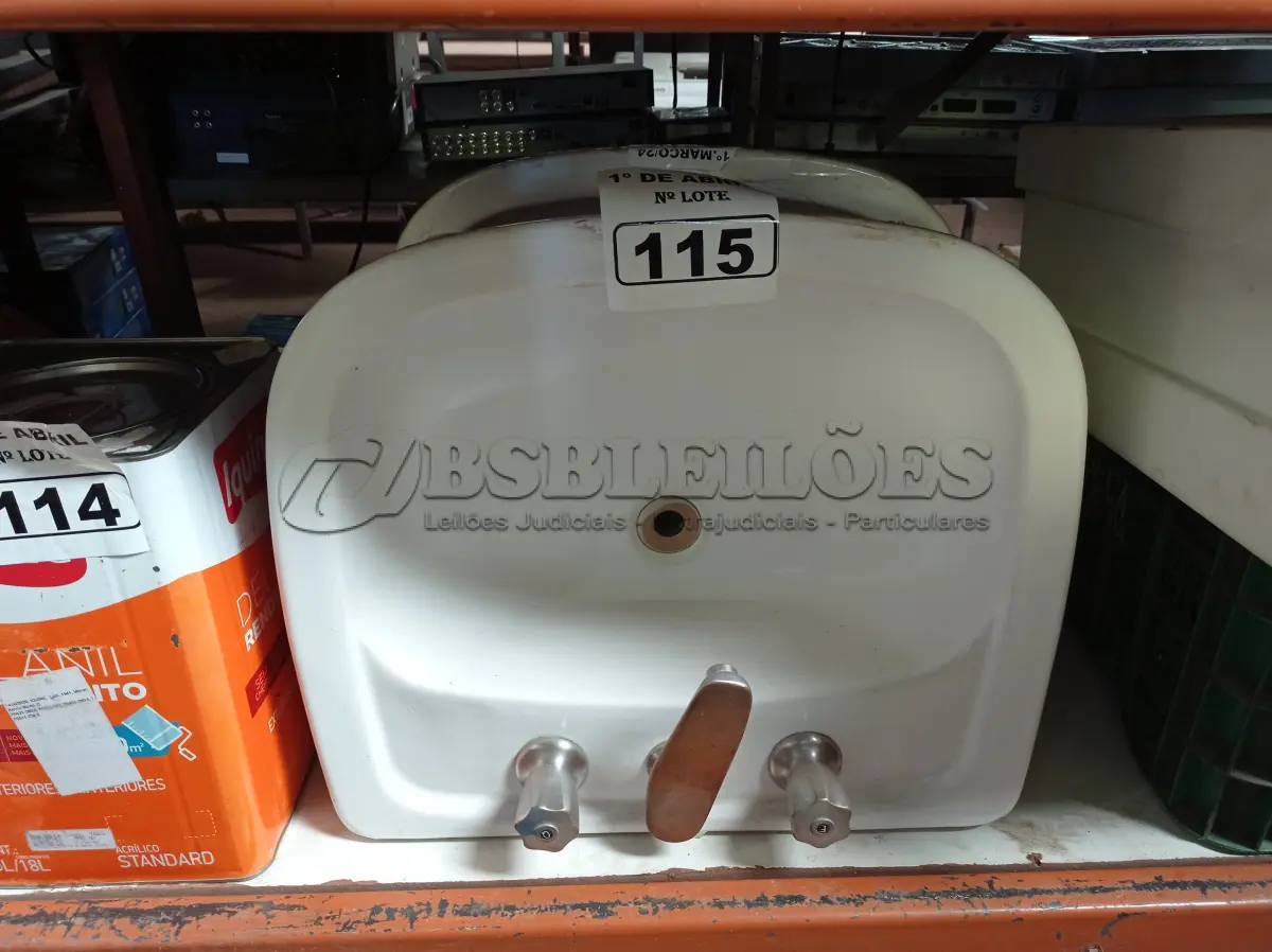 LOTE 115 - 02 CUBAS PARA LAVATÓRIO. (NO ESTADO) ATENÇÃO! FAZER A VISITAÇÃO ANTES DE ARREMATAR, NÃO SABEMOS SE FUNCIONA. LEILÃO NÃO TEM GARANTIA E NEM DEVOLUÇÃO, SUJEITO A POSSÍVEIS AVARIAS VISÍVEIS/OCULTAS E/OU AUSÊNCIA DE COMPONENTES.