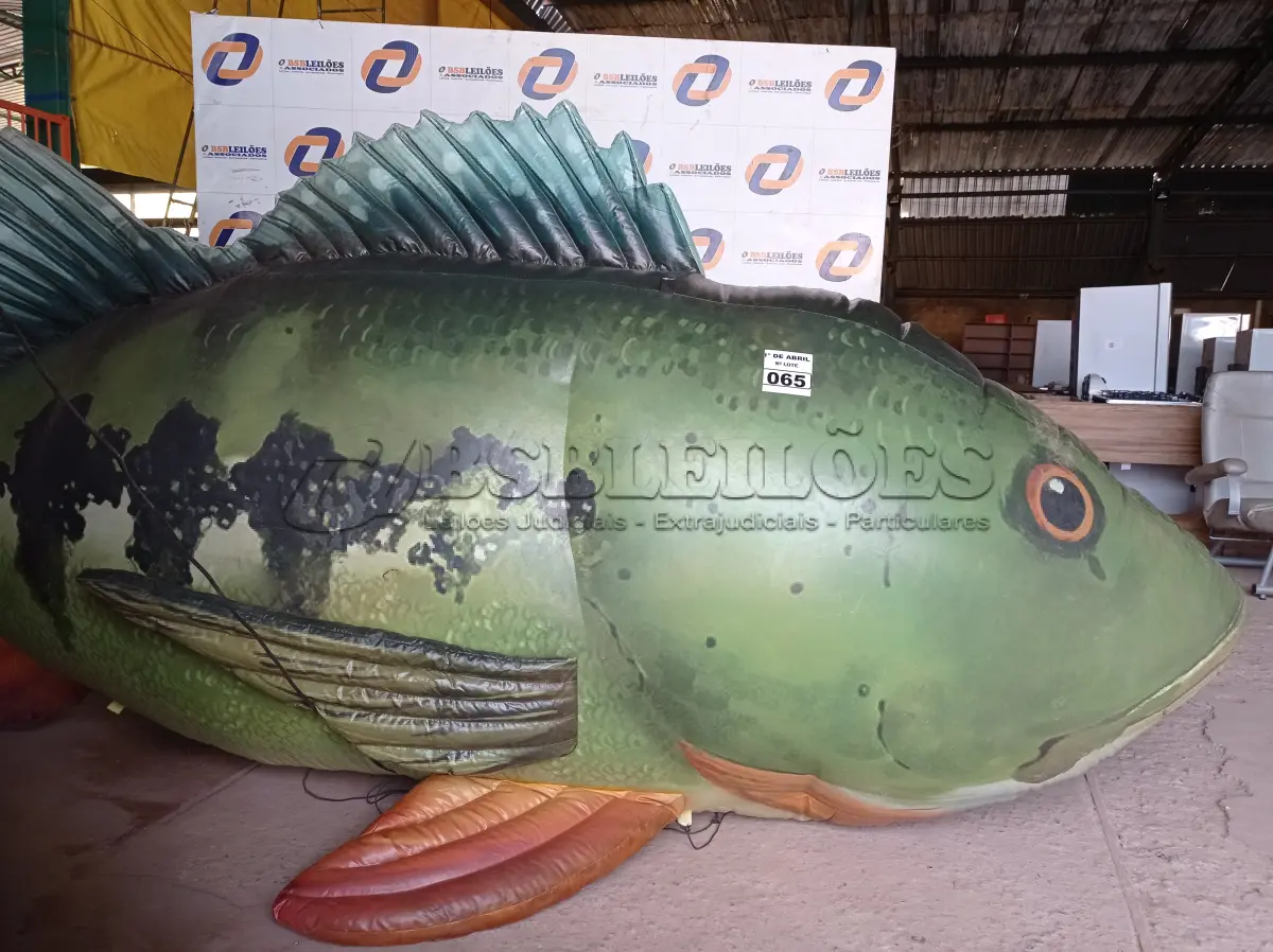 LOTE 065 - 01 BALÃO EM FORMATO DE PEIXE. (NO ESTADO) ATENÇÃO! FAZER A VISITAÇÃO ANTES DE ARREMATAR, NÃO SABEMOS SE FUNCIONA. LEILÃO NÃO TEM GARANTIA E NEM DEVOLUÇÃO, SUJEITO A POSSÍVEIS AVARIAS VISÍVEIS/OCULTAS E/OU AUSÊNCIA DE COMPONENTES.