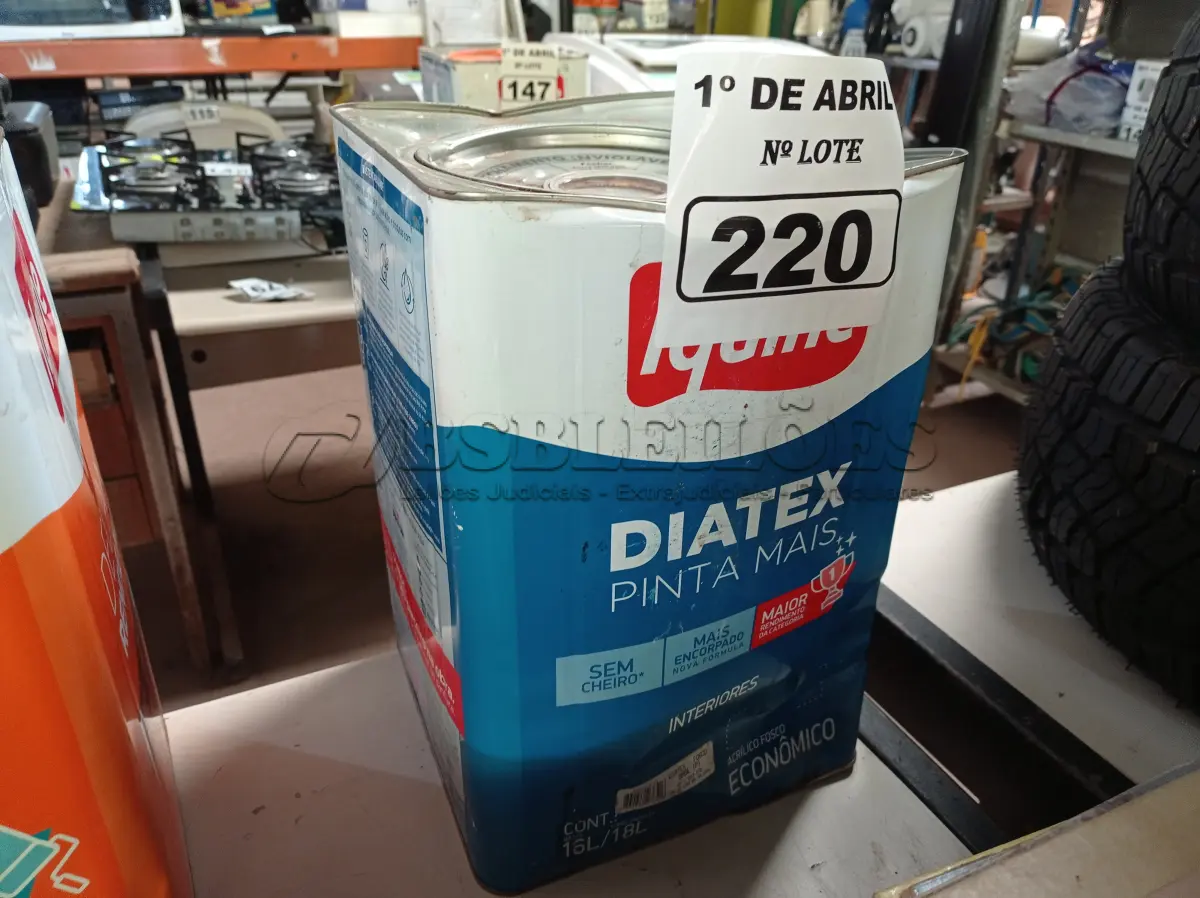 LOTE 220 - 01 LATA DE TINTA IQUINE DIATEX PINTA MAIS 18L FOSCO BASE “P”. (NO ESTADO) ATENÇÃO! FAZER A VISITAÇÃO ANTES DE ARREMATAR, NÃO SABEMOS SE FUNCIONA. LEILÃO NÃO TEM GARANTIA E NEM DEVOLUÇÃO, SUJEITO A POSSÍVEIS AVARIAS VISÍVEIS/OCULTAS E/OU AUSÊNCIA DE COMPONENTES.