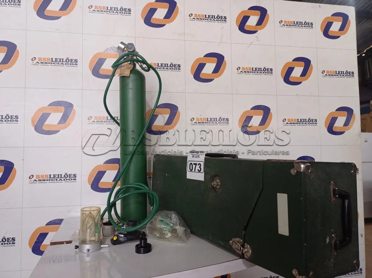 LOTE 073 - 01 TANK DE OXIGÊNIO COM MÁSCARAS. OXYGEN TANK KIT WITH MASKS (NO ESTADO) 0000003