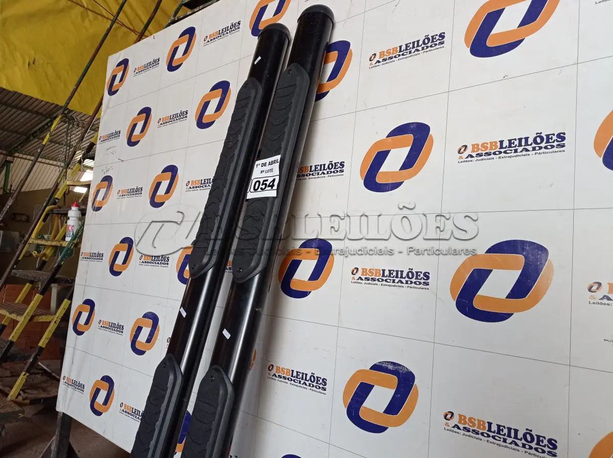 LOTE 054 - 01 PAR DE ESTRIBOS PARA CAMIONETE. (NO ESTADO) ATENÇÃO! FAZER A VISITAÇÃO ANTES DE ARREMATAR, NÃO SABEMOS SE FUNCIONA. LEILÃO NÃO TEM GARANTIA E NEM DEVOLUÇÃO, SUJEITO A POSSÍVEIS AVARIAS VISÍVEIS/OCULTAS E/OU AUSÊNCIA DE COMPONENTES.