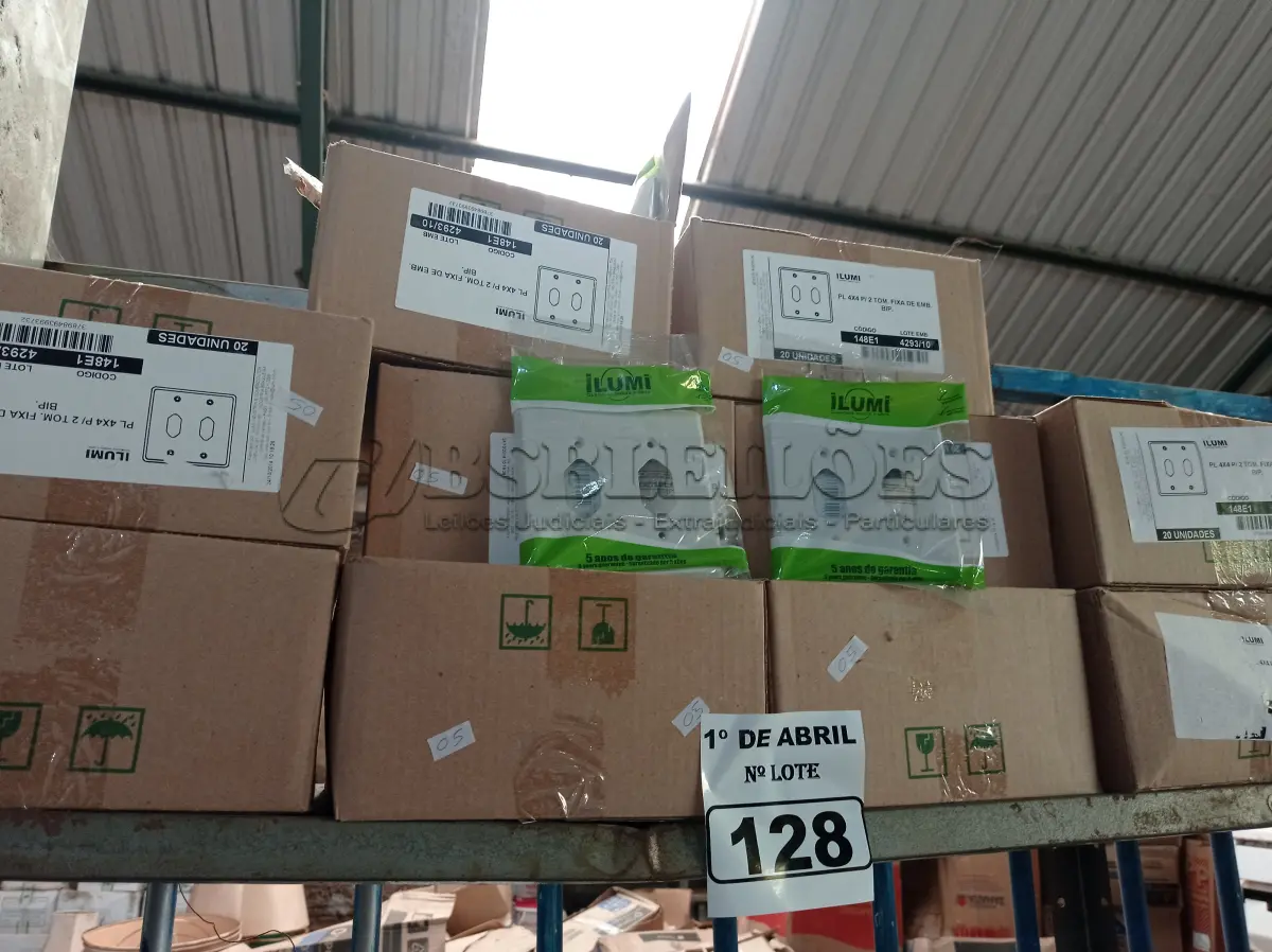 LOTE 128 - 01 LOTE COM GRANDE QUANTIDADE DE ESPELHOS PARA TOMADAS 4X4. (NO ESTADO) ATENÇÃO! FAZER A VISITAÇÃO ANTES DE ARREMATAR, NÃO SABEMOS SE FUNCIONA. LEILÃO NÃO TEM GARANTIA E NEM DEVOLUÇÃO, SUJEITO A POSSÍVEIS AVARIAS VISÍVEIS/OCULTAS E/OU AUSÊNCIA DE COMPONENTES.
