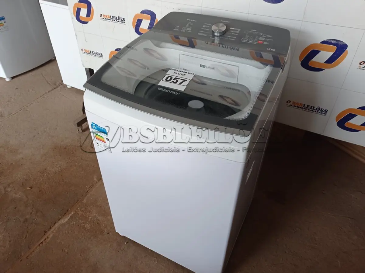 LOTE 057 - 01 MÁQUINA DE LAVAR ROUPAS BRASTEMP 12 KG 220V MODELO: BWR12ABBNA20. (WASHER MACHINE) (NO ESTADO) BH1534E