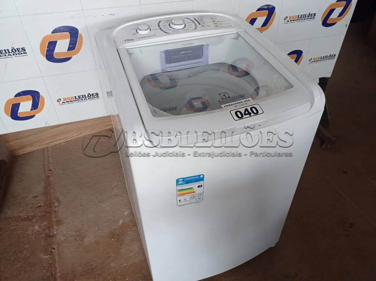 LOTE 040 - 01 MÁQUINA DE LAVAR ROUPAS 15KG ELECTROLUX 220V MODELO: LE515 (WASHER MACHINE) (NO ESTADO) BF8677X
