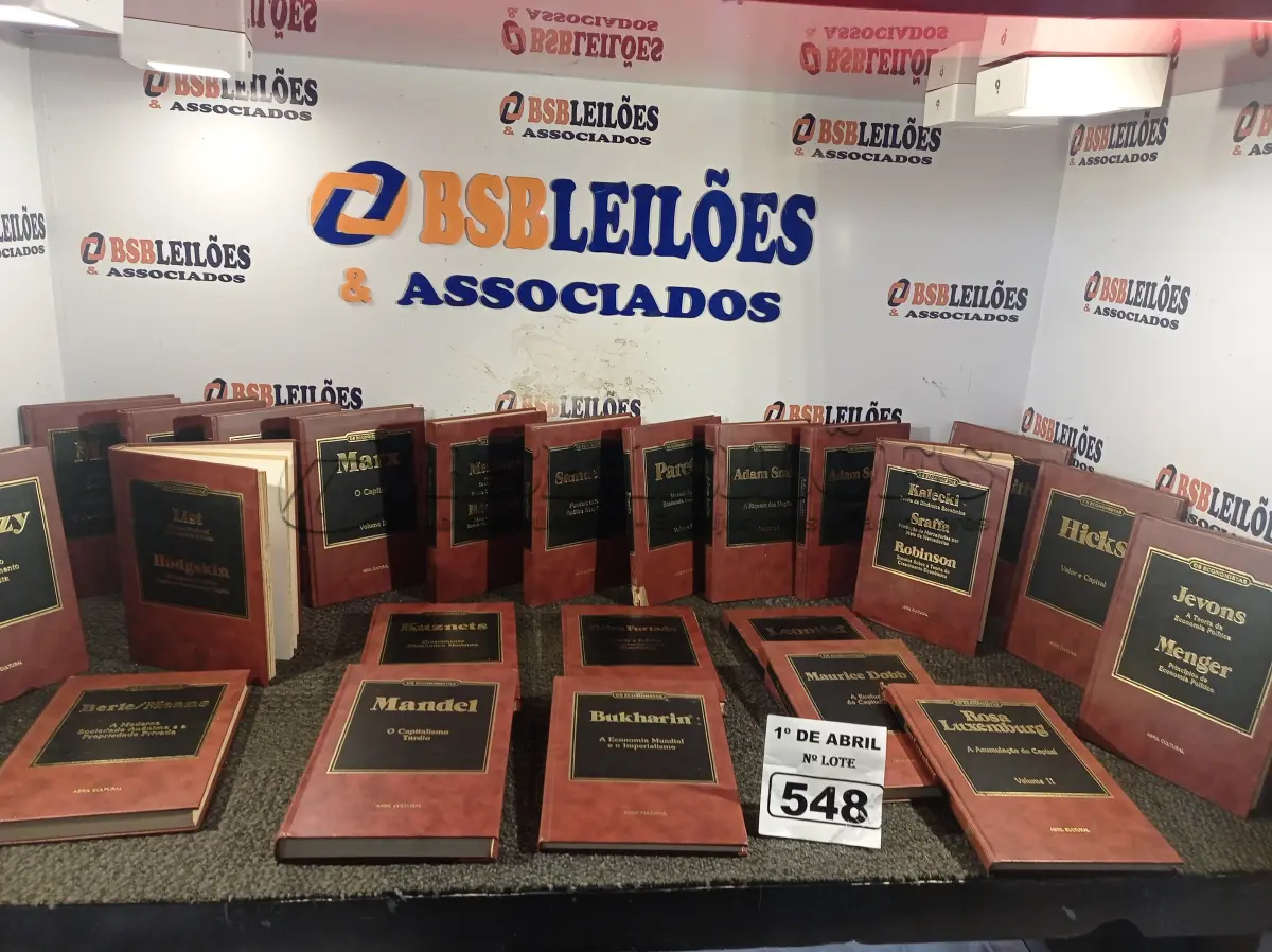 LOTE 548 - 46 LIVROS DIVERSOS. (NO ESTADO) ATENÇÃO! FAZER A VISITAÇÃO ANTES DE ARREMATAR, NÃO SABEMOS SE FUNCIONA. LEILÃO NÃO TEM GARANTIA E NEM DEVOLUÇÃO, SUJEITO A POSSÍVEIS AVARIAS VISÍVEIS/OCULTAS E/OU AUSÊNCIA DE COMPONENTES.