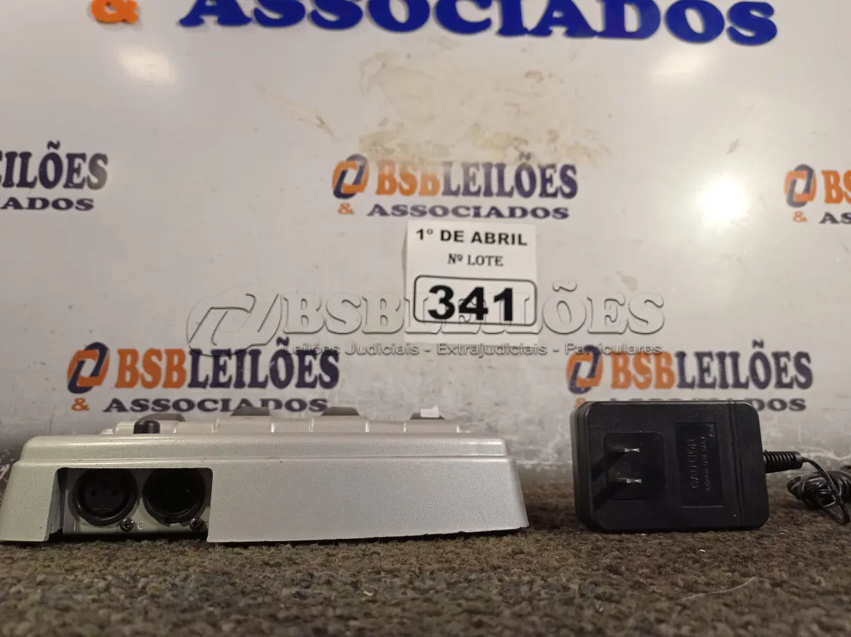 LOTE 341 - 01 PEDALEIRA PARA GUITARRA. (NO ESTADO) ATENÇÃO! FAZER A VISITAÇÃO ANTES DE ARREMATAR, NÃO SABEMOS SE FUNCIONA. LEILÃO NÃO TEM GARANTIA E NEM DEVOLUÇÃO, SUJEITO A POSSÍVEIS AVARIAS VISÍVEIS/OCULTAS E/OU AUSÊNCIA DE COMPONENTES.