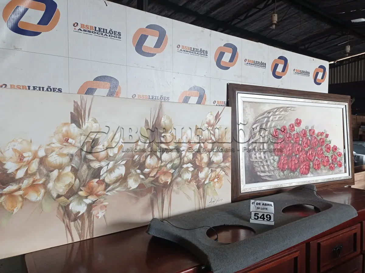 LOTE 549 - 02 QUADROS DECORATIVOS  E 01 TAMPÃO P/ VEÍCULO . (NO ESTADO) ATENÇÃO! FAZER A VISITAÇÃO ANTES DE ARREMATAR, NÃO SABEMOS SE FUNCIONA. LEILÃO NÃO TEM GARANTIA E NEM DEVOLUÇÃO, SUJEITO A POSSÍVEIS AVARIAS VISÍVEIS/OCULTAS E/OU AUSÊNCIA DE COMPONENTES.