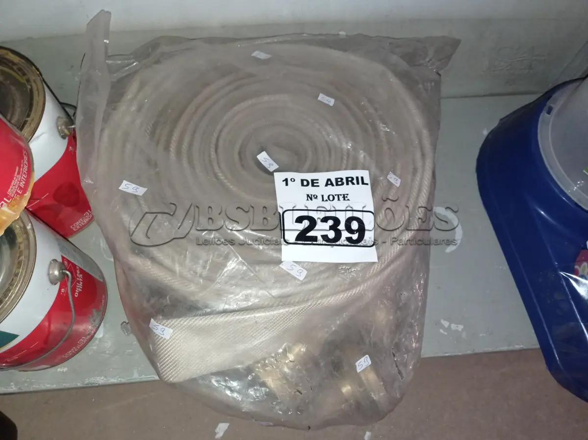 LOTE 239 - 02 ROLOS DE MANGUEIRA DE INCÊNDIO. (NO ESTADO) ATENÇÃO! FAZER A VISITAÇÃO ANTES DE ARREMATAR, NÃO SABEMOS SE FUNCIONA. LEILÃO NÃO TEM GARANTIA E NEM DEVOLUÇÃO, SUJEITO A POSSÍVEIS AVARIAS VISÍVEIS/OCULTAS E/OU AUSÊNCIA DE COMPONENTES.