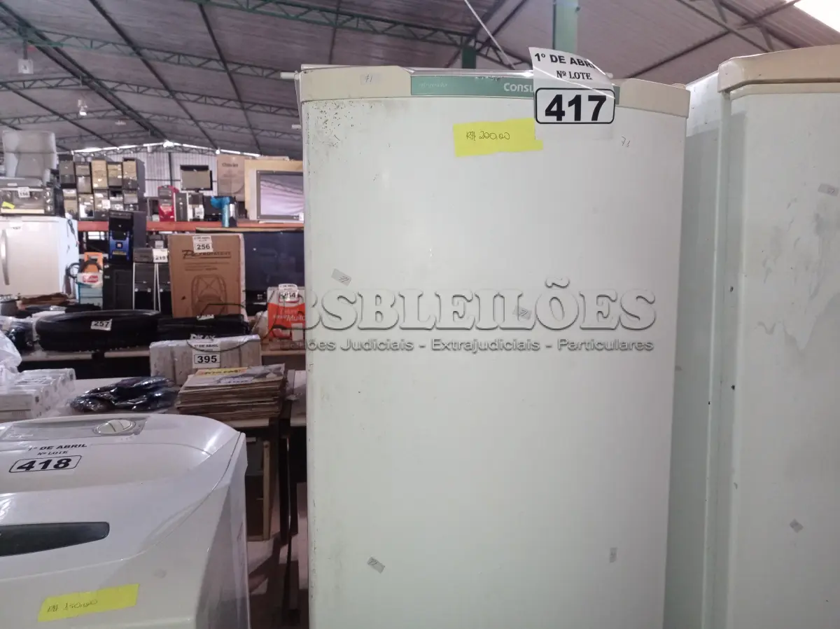 LOTE 417 - 01 GELADEIRA MARCA CÔNSUL 220V. (NO ESTADO) ATENÇÃO! FAZER A VISITAÇÃO ANTES DE ARREMATAR, NÃO SABEMOS SE FUNCIONA. LEILÃO NÃO TEM GARANTIA E NEM DEVOLUÇÃO, SUJEITO A POSSÍVEIS AVARIAS VISÍVEIS/OCULTAS E/OU AUSÊNCIA DE COMPONENTES.
