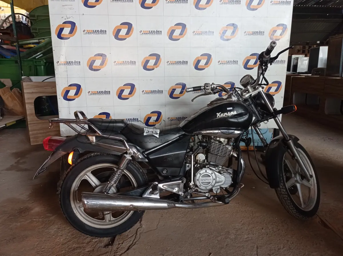LOTE 345 - 01 MOTO KANSAS 150 ANO/MODELO 2008 NA COR PRETA. (NO ESTADO) ATENÇÃO! FAZER A VISITAÇÃO ANTES DE ARREMATAR, NÃO SABEMOS SE FUNCIONA. LEILÃO NÃO TEM GARANTIA E NEM DEVOLUÇÃO, SUJEITO A POSSÍVEIS AVARIAS VISÍVEIS/OCULTAS E/OU AUSÊNCIA DE COMPONENTES.