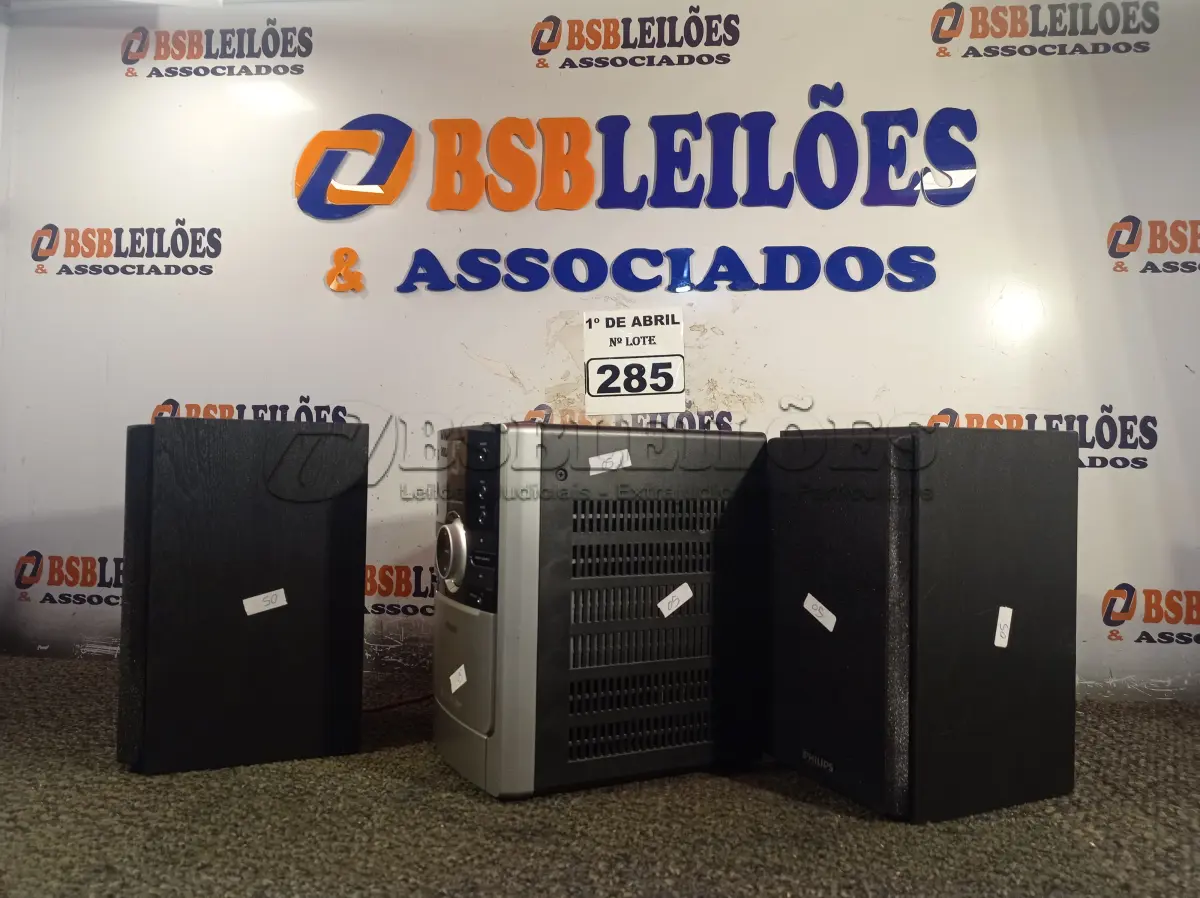 LOTE 285 - 01 MINISSYSTEM. (NO ESTADO) ATENÇÃO! FAZER A VISITAÇÃO ANTES DE ARREMATAR, NÃO SABEMOS SE FUNCIONA. LEILÃO NÃO TEM GARANTIA E NEM DEVOLUÇÃO, SUJEITO A POSSÍVEIS AVARIAS VISÍVEIS/OCULTAS E/OU AUSÊNCIA DE COMPONENTES.