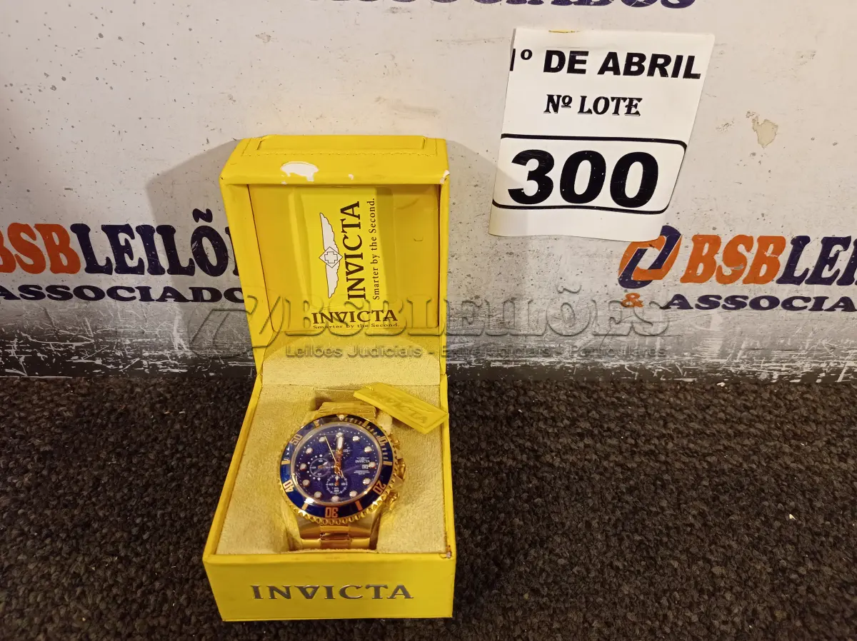 LOTE 300 - 01 RELÓGIO ANALÓGICO INVICTA. (NO ESTADO) ATENÇÃO! FAZER A VISITAÇÃO ANTES DE ARREMATAR, NÃO SABEMOS SE FUNCIONA. LEILÃO NÃO TEM GARANTIA E NEM DEVOLUÇÃO, SUJEITO A POSSÍVEIS AVARIAS VISÍVEIS/OCULTAS E/OU AUSÊNCIA DE COMPONENTES.
