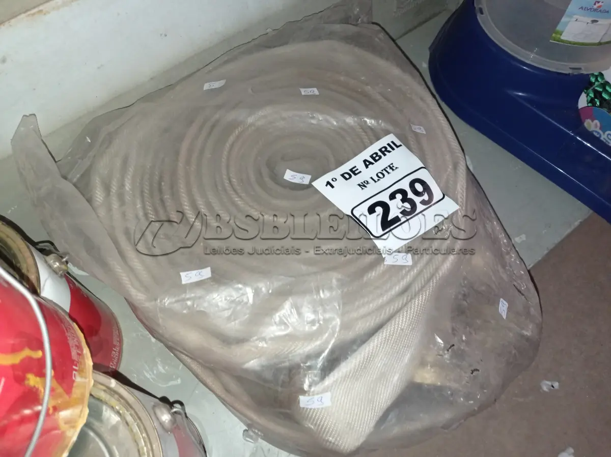 LOTE 239 - 02 ROLOS DE MANGUEIRA DE INCÊNDIO. (NO ESTADO) ATENÇÃO! FAZER A VISITAÇÃO ANTES DE ARREMATAR, NÃO SABEMOS SE FUNCIONA. LEILÃO NÃO TEM GARANTIA E NEM DEVOLUÇÃO, SUJEITO A POSSÍVEIS AVARIAS VISÍVEIS/OCULTAS E/OU AUSÊNCIA DE COMPONENTES.