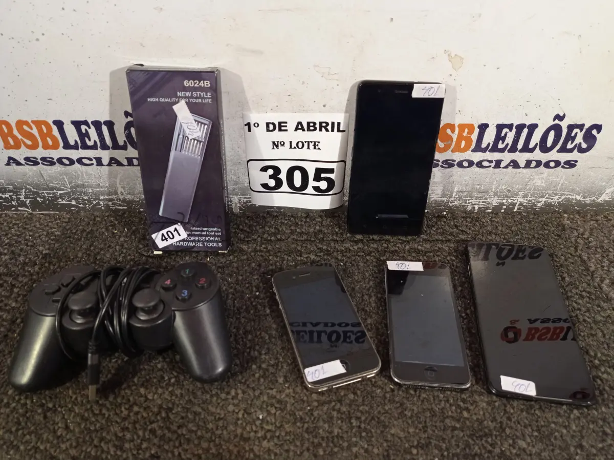 LOTE 305 - 01 JOGO DE CHAVES DE PRECISÃO, 01 CONTROLE DE VIDEOGAME E 04 CELULARES MARCAS E MODELOS DIVERSOS PARA RETIRADA DE PEÇAS. (NO ESTADO) ATENÇÃO! FAZER A VISITAÇÃO ANTES DE ARREMATAR, NÃO SABEMOS SE FUNCIONA. LEILÃO NÃO TEM GARANTIA E NEM DEVOLUÇÃO, SUJEITO A POSSÍVEIS AVARIAS VISÍVEIS/OCULTAS E/OU AUSÊNCIA DE COMPONENTES.