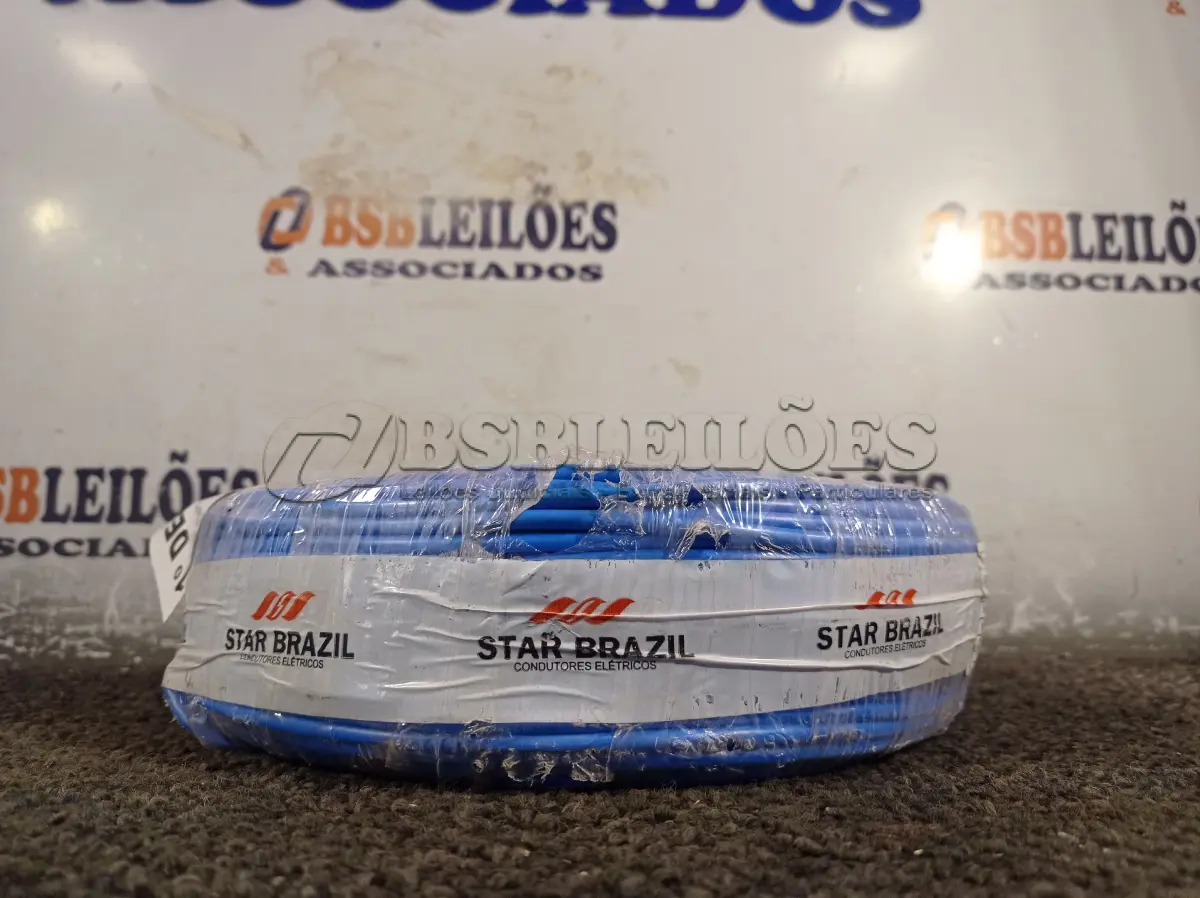 LOTE 354 - 01 ROLO DE CABO FLEXÍVEL 100M 4MM NA COR AZUL(NOVO). (NO ESTADO) ATENÇÃO! FAZER A VISITAÇÃO ANTES DE ARREMATAR, NÃO SABEMOS SE FUNCIONA. LEILÃO NÃO TEM GARANTIA E NEM DEVOLUÇÃO, SUJEITO A POSSÍVEIS AVARIAS VISÍVEIS/OCULTAS E/OU AUSÊNCIA DE COMPONENTES.