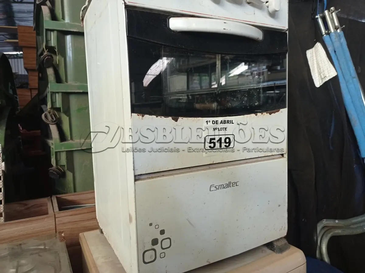 LOTE 519 - 01 FOGÃO A GÁS 04 BOCAS E 01 LAVADORA DE ROUPAS PARA RETIRADA DE PEÇAS. (NO ESTADO) ATENÇÃO! FAZER A VISITAÇÃO ANTES DE ARREMATAR, NÃO SABEMOS SE FUNCIONA. LEILÃO NÃO TEM GARANTIA E NEM DEVOLUÇÃO, SUJEITO A POSSÍVEIS AVARIAS VISÍVEIS/OCULTAS E/OU AUSÊNCIA DE COMPONENTES.