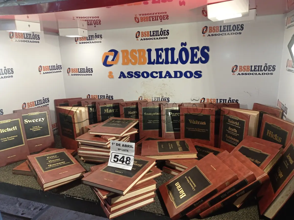 LOTE 548 - 46 LIVROS DIVERSOS. (NO ESTADO) ATENÇÃO! FAZER A VISITAÇÃO ANTES DE ARREMATAR, NÃO SABEMOS SE FUNCIONA. LEILÃO NÃO TEM GARANTIA E NEM DEVOLUÇÃO, SUJEITO A POSSÍVEIS AVARIAS VISÍVEIS/OCULTAS E/OU AUSÊNCIA DE COMPONENTES.