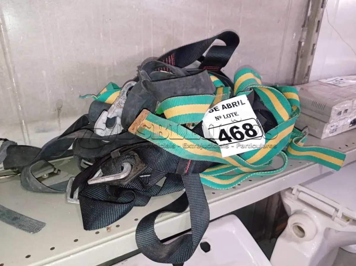 LOTE 468 - 05 CINTOS DE SEGURANÇA NO TRABALHO. (NO ESTADO) ATENÇÃO! FAZER A VISITAÇÃO ANTES DE ARREMATAR, NÃO SABEMOS SE FUNCIONA. LEILÃO NÃO TEM GARANTIA E NEM DEVOLUÇÃO, SUJEITO A POSSÍVEIS AVARIAS VISÍVEIS/OCULTAS E/OU AUSÊNCIA DE COMPONENTES.