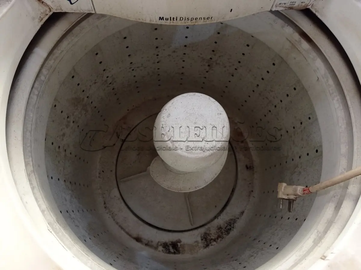 LOTE 502 - 01 MÁQUINA DE LAVAR ROUPAS MARCA ELECTROLUX 10KG 220V. (NO ESTADO) ATENÇÃO! FAZER A VISITAÇÃO ANTES DE ARREMATAR, NÃO SABEMOS SE FUNCIONA. LEILÃO NÃO TEM GARANTIA E NEM DEVOLUÇÃO, SUJEITO A POSSÍVEIS AVARIAS VISÍVEIS/OCULTAS E/OU AUSÊNCIA DE COMPONENTES.