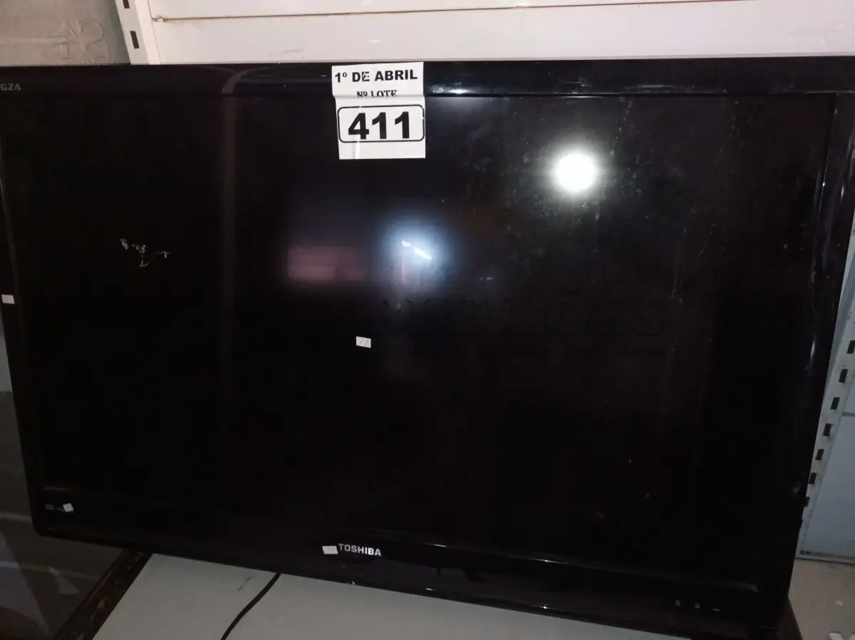 LOTE 411 - 01 TV MARCA TOSHIBA 42” POL. PARA RETIRADA DE PEÇAS. (NO ESTADO) ATENÇÃO! FAZER A VISITAÇÃO ANTES DE ARREMATAR, NÃO SABEMOS SE FUNCIONA. LEILÃO NÃO TEM GARANTIA E NEM DEVOLUÇÃO, SUJEITO A POSSÍVEIS AVARIAS VISÍVEIS/OCULTAS E/OU AUSÊNCIA DE COMPONENTES.