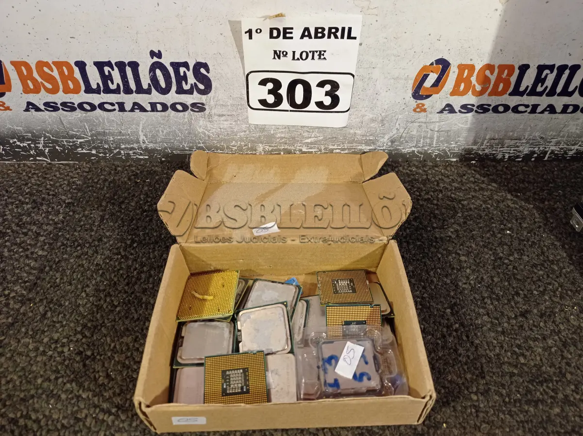 LOTE 303 - 01 LOTE COM VÁRIOS PROCESSADORES MARCAS E MODELOS DIVERSOS. (NO ESTADO) ATENÇÃO! FAZER A VISITAÇÃO ANTES DE ARREMATAR, NÃO SABEMOS SE FUNCIONA. LEILÃO NÃO TEM GARANTIA E NEM DEVOLUÇÃO, SUJEITO A POSSÍVEIS AVARIAS VISÍVEIS/OCULTAS E/OU AUSÊNCIA DE COMPONENTES.