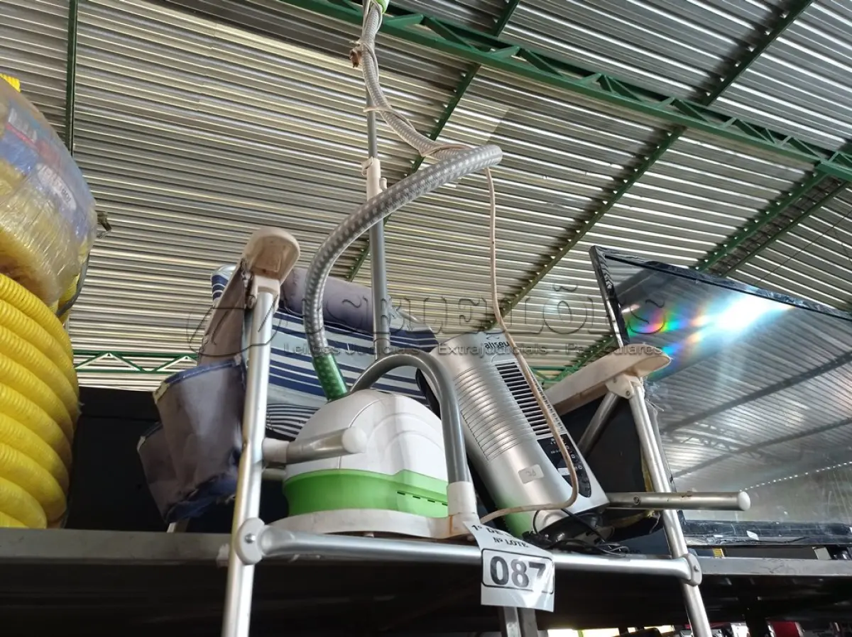LOTE 087 - 01 CADEIRA DE PRAIA, 01 PASSADEIRA A VAPOR E 01 VENTILADOR. (NO ESTADO) ATENÇÃO! FAZER A VISITAÇÃO ANTES DE ARREMATAR, NÃO SABEMOS SE FUNCIONA. LEILÃO NÃO TEM GARANTIA E NEM DEVOLUÇÃO, SUJEITO A POSSÍVEIS AVARIAS VISÍVEIS/OCULTAS E/OU AUSÊNCIA DE COMPONENTES.
