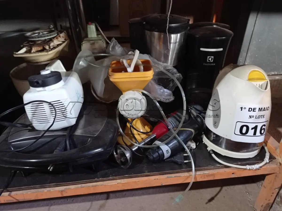 LOTE 016 - 01 LOTE COM UTENSÍLIOS DIVERSOS. (NO ESTADO) ATENÇÃO! FAZER A VISITAÇÃO ANTES DE ARREMATAR, NÃO SABEMOS SE FUNCIONA. LEILÃO NÃO TEM GARANTIA E NEM DEVOLUÇÃO, SUJEITO A POSSÍVEIS AVARIAS VISÍVEIS/OCULTAS E/OU AUSÊNCIA DE COMPONENTES.