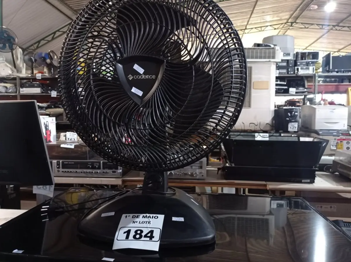 LOTE 184 - 01 VENTILADOR MARCA CADENCE E 02 TV’S MARCAS E MODELOS DIVERSOS PARA RETIRADA DE PEÇAS. (NO ESTADO) ATENÇÃO! FAZER A VISITAÇÃO ANTES DE ARREMATAR, NÃO SABEMOS SE FUNCIONA. LEILÃO NÃO TEM GARANTIA E NEM DEVOLUÇÃO, SUJEITO A POSSÍVEIS AVARIAS VISÍVEIS/OCULTAS E/OU AUSÊNCIA DE COMPONENTES.