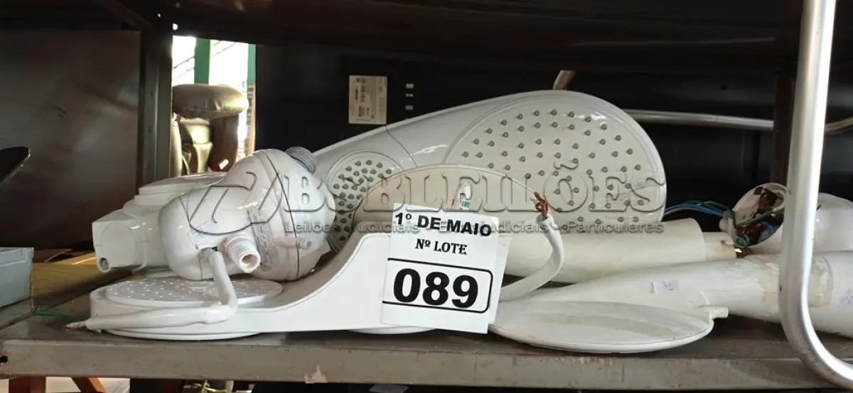 LOTE 089 - 01 LOTE COM VÁRIOS CHUVEIROS MARCAS E MODELOS DIVERSOS. (NO ESTADO) ATENÇÃO! FAZER A VISITAÇÃO ANTES DE ARREMATAR, NÃO SABEMOS SE FUNCIONA. LEILÃO NÃO TEM GARANTIA E NEM DEVOLUÇÃO, SUJEITO A POSSÍVEIS AVARIAS VISÍVEIS/OCULTAS E/OU AUSÊNCIA DE COMPONENTES.