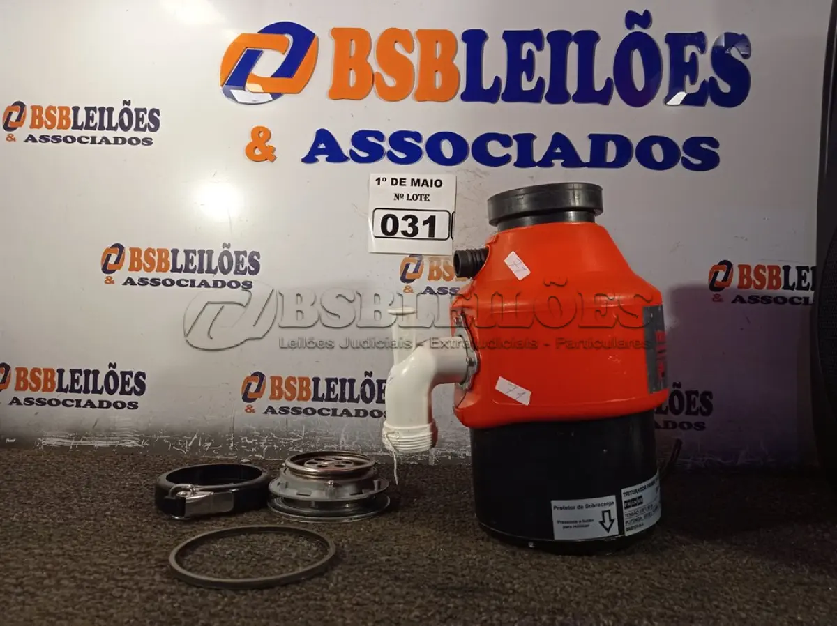 LOTE 031 - 01 TRITURADOR PARA RESÍDUOS DE ALIMENTOS. (NO ESTADO) ATENÇÃO! FAZER A VISITAÇÃO ANTES DE ARREMATAR, NÃO SABEMOS SE FUNCIONA. LEILÃO NÃO TEM GARANTIA E NEM DEVOLUÇÃO, SUJEITO A POSSÍVEIS AVARIAS VISÍVEIS/OCULTAS E/OU AUSÊNCIA DE COMPONENTES.