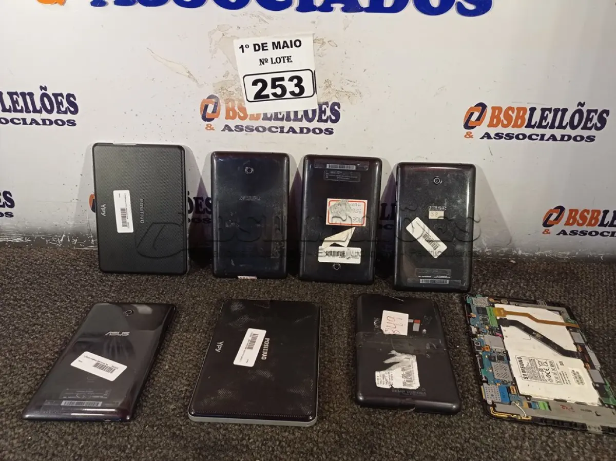 LOTE 253 - 08 TABLETS MARCAS E MODELOS DIVERSOS PARA RETIRADA DE PEÇAS. (NO ESTADO) ATENÇÃO! FAZER A VISITAÇÃO ANTES DE ARREMATAR, NÃO SABEMOS SE FUNCIONA. LEILÃO NÃO TEM GARANTIA E NEM DEVOLUÇÃO, SUJEITO A POSSÍVEIS AVARIAS VISÍVEIS/OCULTAS E/OU AUSÊNCIA DE COMPONENTES.