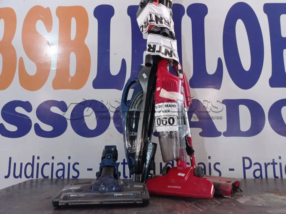 LOTE 060 - 03 ASPIRADORES DE PÓ MARCAS E MODELOS DIVERSOS. (NO ESTADO) ATENÇÃO! FAZER A VISITAÇÃO ANTES DE ARREMATAR, NÃO SABEMOS SE FUNCIONA. LEILÃO NÃO TEM GARANTIA E NEM DEVOLUÇÃO, SUJEITO A POSSÍVEIS AVARIAS VISÍVEIS/OCULTAS E/OU AUSÊNCIA DE COMPONENTES.