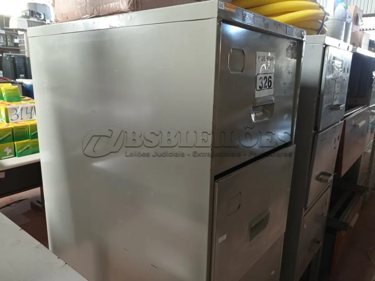 LOTE 326 - 01 ARQUIVO DE AÇO COM 04 GAVETAS. (NO ESTADO) ATENÇÃO! FAZER A VISITAÇÃO ANTES DE ARREMATAR, NÃO SABEMOS SE FUNCIONA. LEILÃO NÃO TEM GARANTIA E NEM DEVOLUÇÃO, SUJEITO A POSSÍVEIS AVARIAS VISÍVEIS/OCULTAS E/OU AUSÊNCIA DE COMPONENTES.