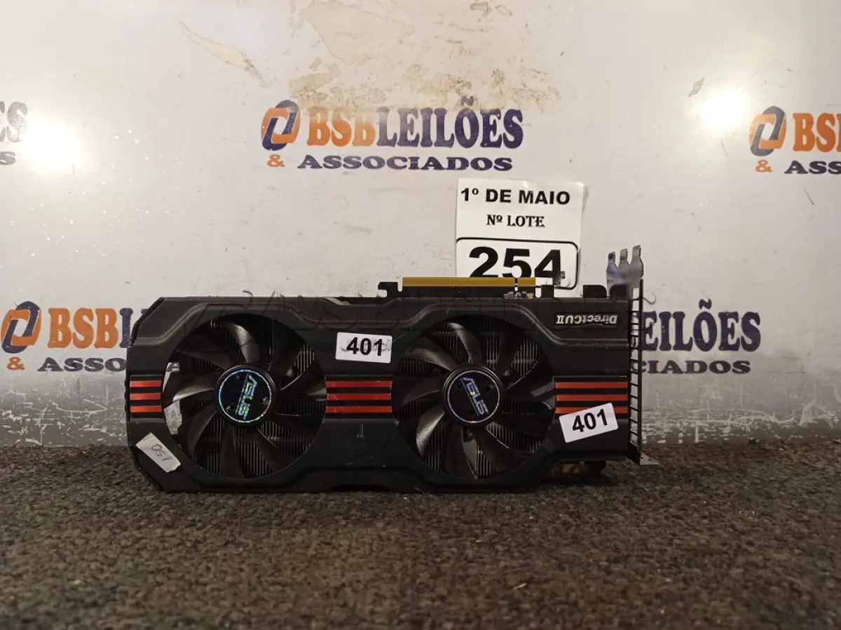 LOTE 254 - 01 PLACA DE VÍDEO MARCA ASUS MODELO JTX-570. (NO ESTADO) ATENÇÃO! FAZER A VISITAÇÃO ANTES DE ARREMATAR, NÃO SABEMOS SE FUNCIONA. LEILÃO NÃO TEM GARANTIA E NEM DEVOLUÇÃO, SUJEITO A POSSÍVEIS AVARIAS VISÍVEIS/OCULTAS E/OU AUSÊNCIA DE COMPONENTES.