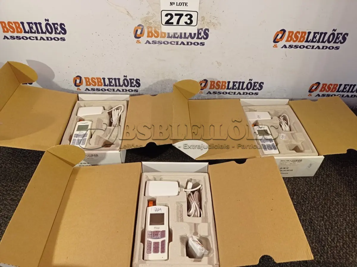 LOTE 273 - 03 APARELHOS DE TELEFONE. (NO ESTADO) ATENÇÃO! FAZER A VISITAÇÃO ANTES DE ARREMATAR, NÃO SABEMOS SE FUNCIONA. LEILÃO NÃO TEM GARANTIA E NEM DEVOLUÇÃO, SUJEITO A POSSÍVEIS AVARIAS VISÍVEIS/OCULTAS E/OU AUSÊNCIA DE COMPONENTES.