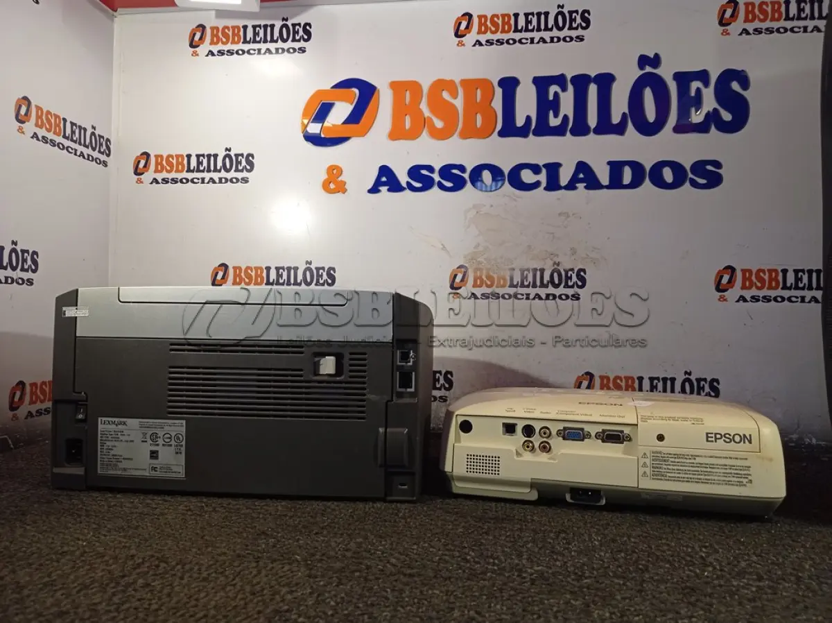 LOTE 047 - 01 PROJETOR MULTIMIDIA MARCA EPSON E 01 IMPRESSORA A LASER MARCA LEXMARK MODELO E120. (NO ESTADO) ATENÇÃO! FAZER A VISITAÇÃO ANTES DE ARREMATAR, NÃO SABEMOS SE FUNCIONA. LEILÃO NÃO TEM GARANTIA E NEM DEVOLUÇÃO, SUJEITO A POSSÍVEIS AVARIAS VISÍVEIS/OCULTAS E/OU AUSÊNCIA DE COMPONENTES.