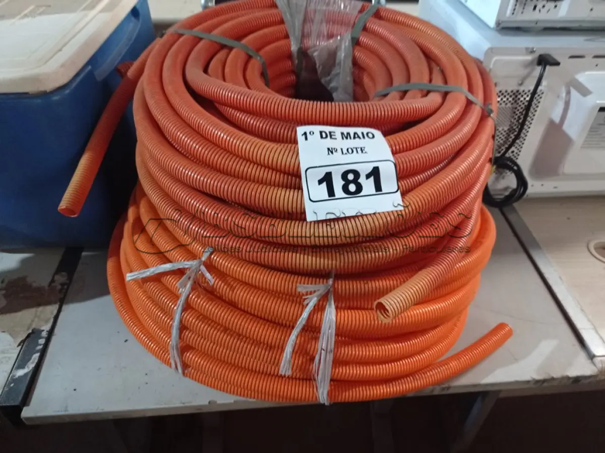 LOTE 181 - 02 ROLOS DE MANGUEIRA CORRUGADA. (NO ESTADO) ATENÇÃO! FAZER A VISITAÇÃO ANTES DE ARREMATAR, NÃO SABEMOS SE FUNCIONA. LEILÃO NÃO TEM GARANTIA E NEM DEVOLUÇÃO, SUJEITO A POSSÍVEIS AVARIAS VISÍVEIS/OCULTAS E/OU AUSÊNCIA DE COMPONENTES.