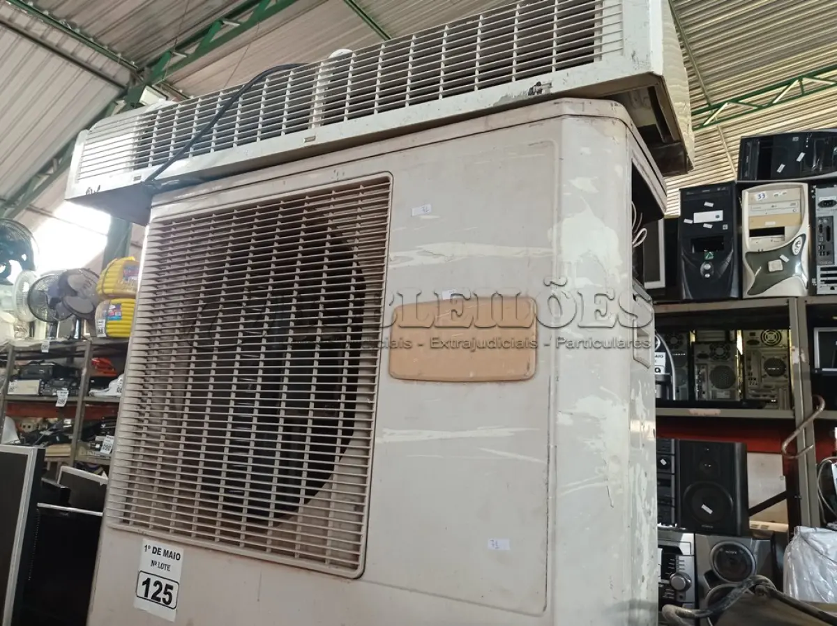 LOTE 125 - 01 AR CONDICIONADO MARCA FUJITSU. (NO ESTADO) ATENÇÃO! FAZER A VISITAÇÃO ANTES DE ARREMATAR, NÃO SABEMOS SE FUNCIONA. LEILÃO NÃO TEM GARANTIA E NEM DEVOLUÇÃO, SUJEITO A POSSÍVEIS AVARIAS VISÍVEIS/OCULTAS E/OU AUSÊNCIA DE COMPONENTES.