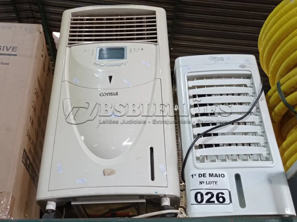 LOTE 026 - 02 CLIMATIZADORES DE AR MARCAS E MODELOS DIVERSOS. (NO ESTADO) ATENÇÃO! FAZER A VISITAÇÃO ANTES DE ARREMATAR, NÃO SABEMOS SE FUNCIONA. LEILÃO NÃO TEM GARANTIA E NEM DEVOLUÇÃO, SUJEITO A POSSÍVEIS AVARIAS VISÍVEIS/OCULTAS E/OU AUSÊNCIA DE COMPONENTES.