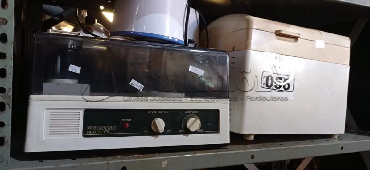 LOTE 056 - 01 PANELA DE FAZER PÃO E 03 UMIDIFICADORES DE AR MARCAS E MODELOS DIVERSOS. (NO ESTADO) ATENÇÃO! FAZER A VISITAÇÃO ANTES DE ARREMATAR, NÃO SABEMOS SE FUNCIONA. LEILÃO NÃO TEM GARANTIA E NEM DEVOLUÇÃO, SUJEITO A POSSÍVEIS AVARIAS VISÍVEIS/OCULTAS E/OU AUSÊNCIA DE COMPONENTES.