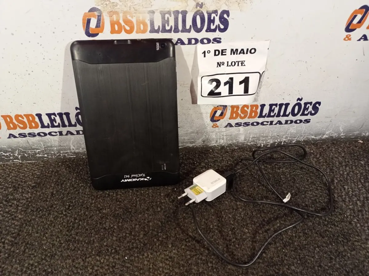 01 TABLET KAIOMY COM CARREGADOR. (NO ESTADO) ATENÇÃO! FAZER A VISITAÇÃO ANTES DE ARREMATAR, NÃO SABEMOS SE FUNCIONA. LEILÃO NÃO TEM GARANTIA E NEM DEVOLUÇÃO, SUJEITO A POSSÍVEIS AVARIAS VISÍVEIS/OCULTAS E/OU AUSÊNCIA DE COMPONENTES.