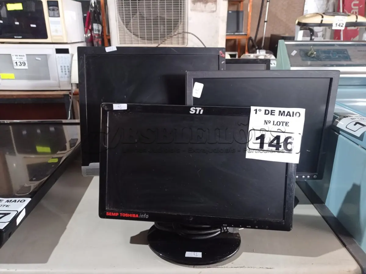 LOTE 146 - 06 MONITORES MARCAS E MODELOS DIVERSOS PARA RETIRADA DE PEÇAS. (NO ESTADO) ATENÇÃO! FAZER A VISITAÇÃO ANTES DE ARREMATAR, NÃO SABEMOS SE FUNCIONA. LEILÃO NÃO TEM GARANTIA E NEM DEVOLUÇÃO, SUJEITO A POSSÍVEIS AVARIAS VISÍVEIS/OCULTAS E/OU AUSÊNCIA DE COMPONENTES.