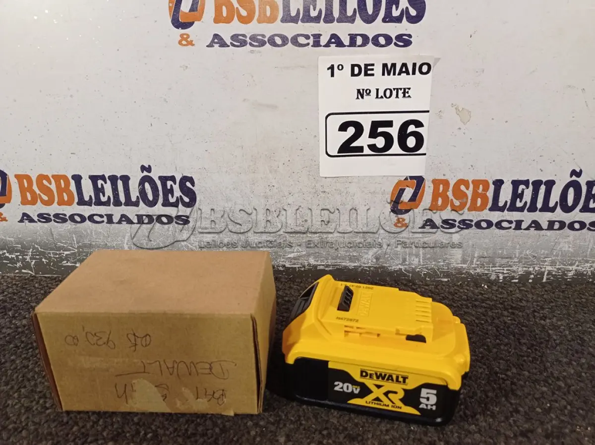 LOTE 256