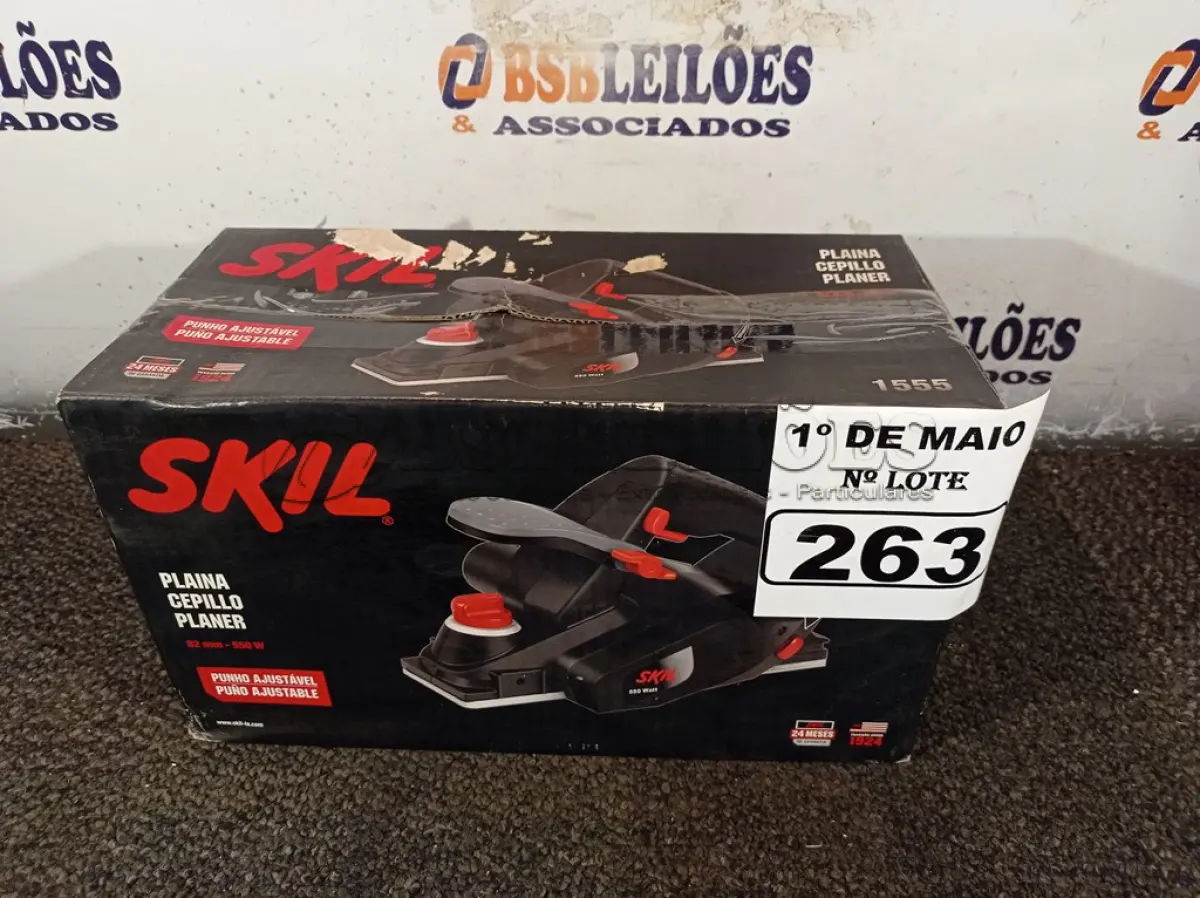 LOTE 263 - 01 PLAINA 3.14, MODELO1555 DE 550W DE POTÊNCIA E 220V MARCA SKIL. (NOVA) (NO ESTADO)