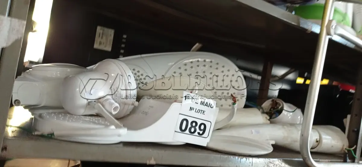 LOTE 089 - 01 LOTE COM VÁRIOS CHUVEIROS MARCAS E MODELOS DIVERSOS. (NO ESTADO) ATENÇÃO! FAZER A VISITAÇÃO ANTES DE ARREMATAR, NÃO SABEMOS SE FUNCIONA. LEILÃO NÃO TEM GARANTIA E NEM DEVOLUÇÃO, SUJEITO A POSSÍVEIS AVARIAS VISÍVEIS/OCULTAS E/OU AUSÊNCIA DE COMPONENTES.