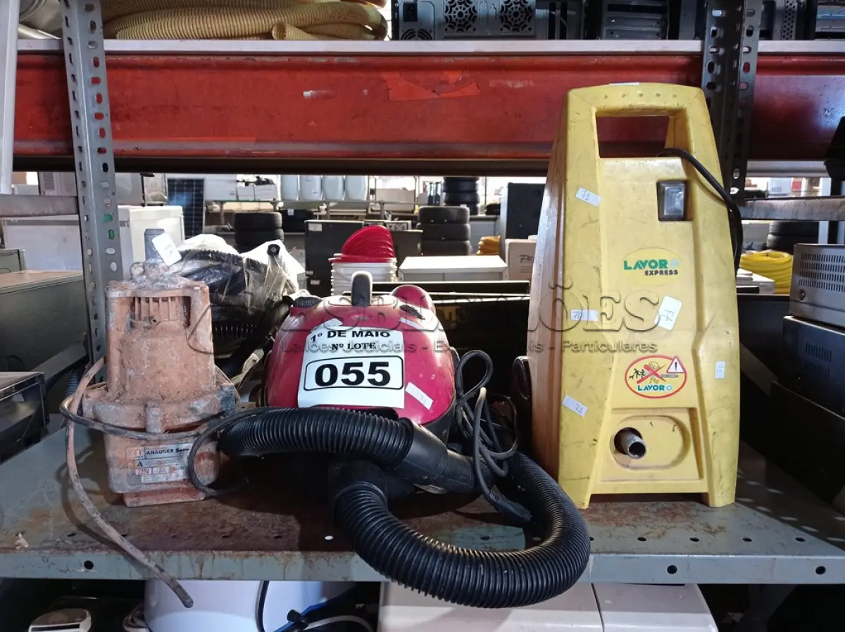 LOTE 055 - 01 LAVADORA DE ALTA PRESSÃO, 01 ASPIRADOR DE PÓ E 01 BOMBA D’ÁGUA ANALGER. (NO ESTADO) ATENÇÃO! FAZER A VISITAÇÃO ANTES DE ARREMATAR, NÃO SABEMOS SE FUNCIONA. LEILÃO NÃO TEM GARANTIA E NEM DEVOLUÇÃO, SUJEITO A POSSÍVEIS AVARIAS VISÍVEIS/OCULTAS E/OU AUSÊNCIA DE COMPONENTES.