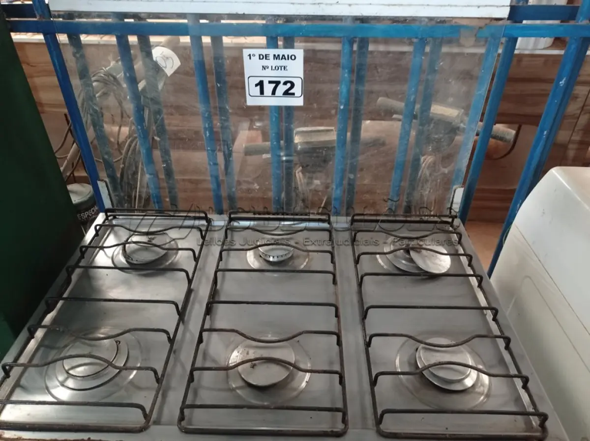 LOTE 172 - 01 FOGÃO A GÁS 06 BOCAS. (NO ESTADO) ATENÇÃO! FAZER A VISITAÇÃO ANTES DE ARREMATAR, NÃO SABEMOS SE FUNCIONA. LEILÃO NÃO TEM GARANTIA E NEM DEVOLUÇÃO, SUJEITO A POSSÍVEIS AVARIAS VISÍVEIS/OCULTAS E/OU AUSÊNCIA DE COMPONENTES.