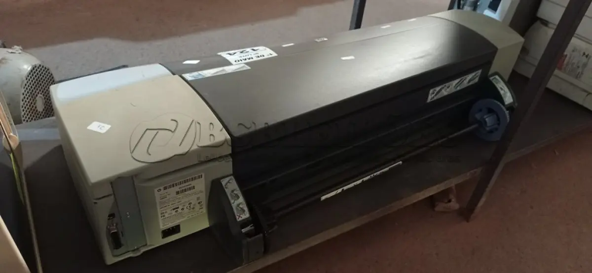 LOTE 124 - 01 PLOTTER MARCA HP DESING JET 111. (NO ESTADO) ATENÇÃO! FAZER A VISITAÇÃO ANTES DE ARREMATAR, NÃO SABEMOS SE FUNCIONA. LEILÃO NÃO TEM GARANTIA E NEM DEVOLUÇÃO, SUJEITO A POSSÍVEIS AVARIAS VISÍVEIS/OCULTAS E/OU AUSÊNCIA DE COMPONENTES.