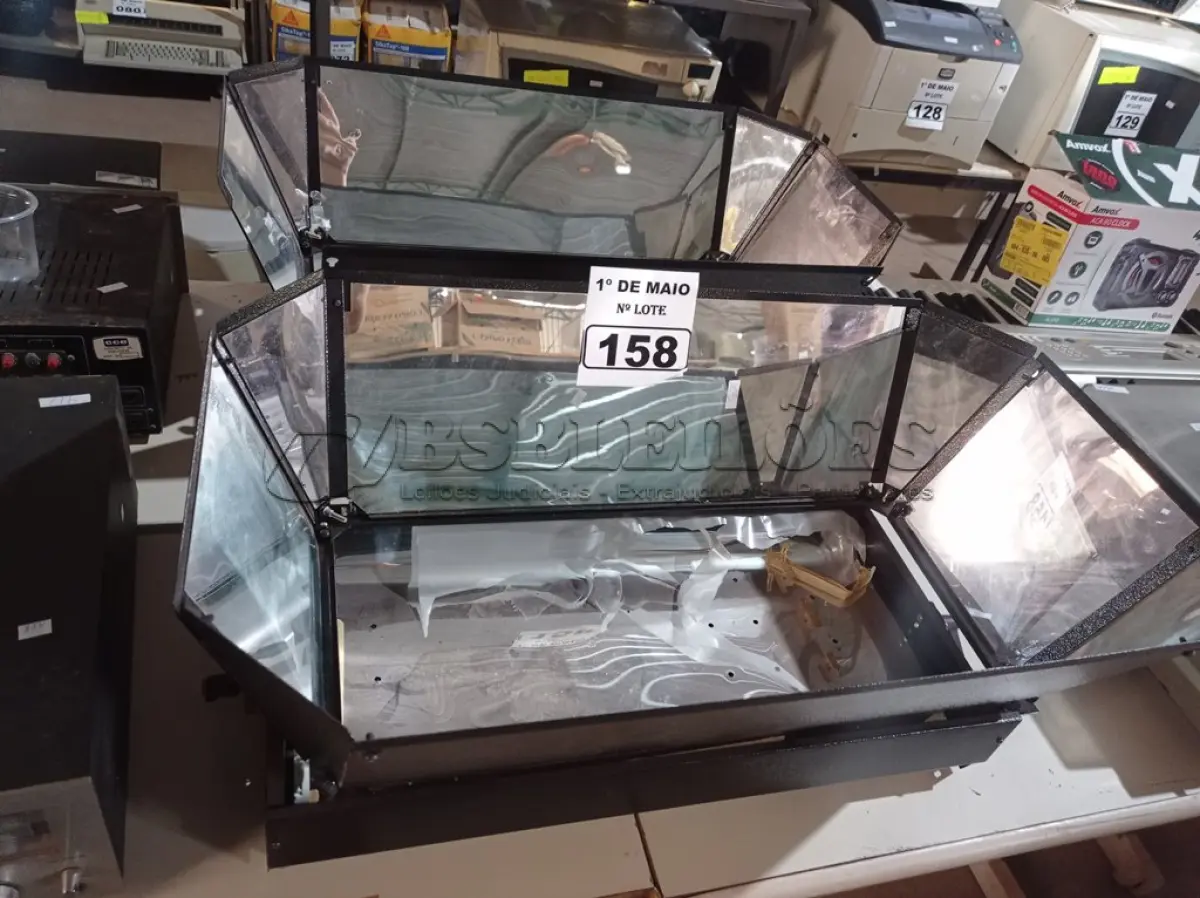 LOTE 158 - 02 LUMINÁRIAS PARA ESTÚDIO. (NO ESTADO) ATENÇÃO! FAZER A VISITAÇÃO ANTES DE ARREMATAR, NÃO SABEMOS SE FUNCIONA. LEILÃO NÃO TEM GARANTIA E NEM DEVOLUÇÃO, SUJEITO A POSSÍVEIS AVARIAS VISÍVEIS/OCULTAS E/OU AUSÊNCIA DE COMPONENTES.