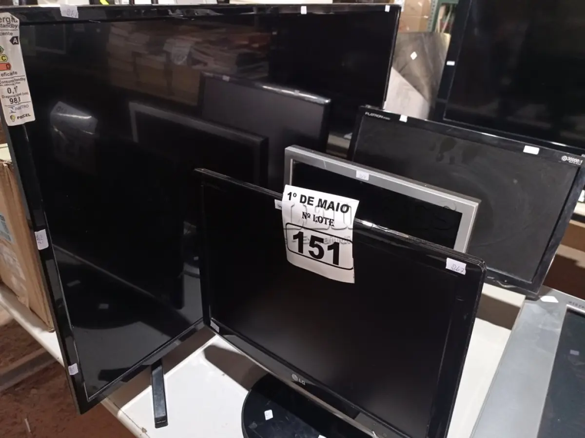 LOTE 151 - 01 TV E 03 MONITORES MARCAS E MODELOS DIVERSOS PARA RETIRADA DE PEÇAS. (NO ESTADO) ATENÇÃO! FAZER A VISITAÇÃO ANTES DE ARREMATAR, NÃO SABEMOS SE FUNCIONA. LEILÃO NÃO TEM GARANTIA E NEM DEVOLUÇÃO, SUJEITO A POSSÍVEIS AVARIAS VISÍVEIS/OCULTAS E/OU AUSÊNCIA DE COMPONENTES.